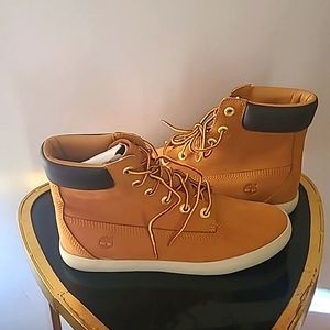 Unworn women's Timberland boot
